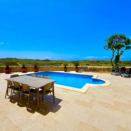 Lonza Gharb Farmhouse Luaran gambar