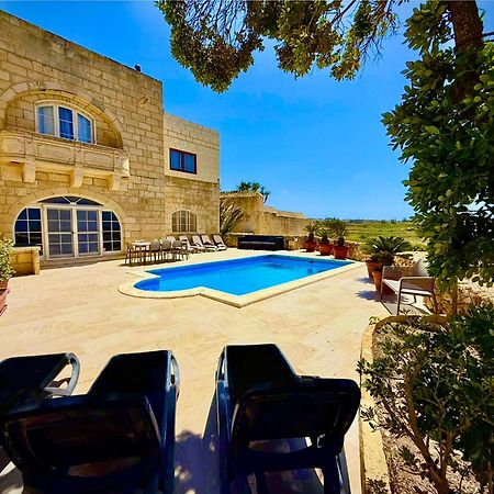 Lonza Gharb Farmhouse Luaran gambar
