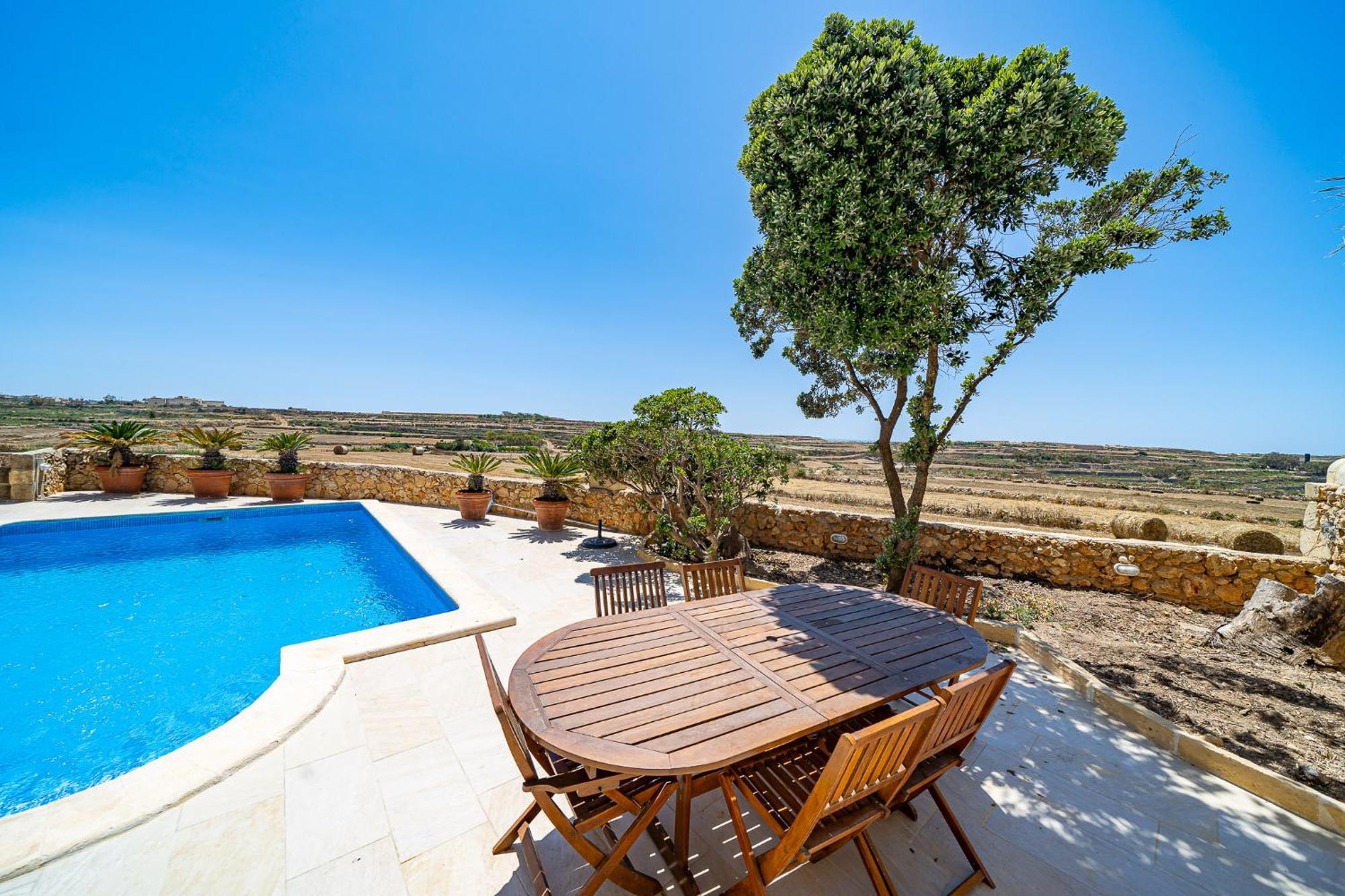 Lonza Gharb Farmhouse Luaran gambar