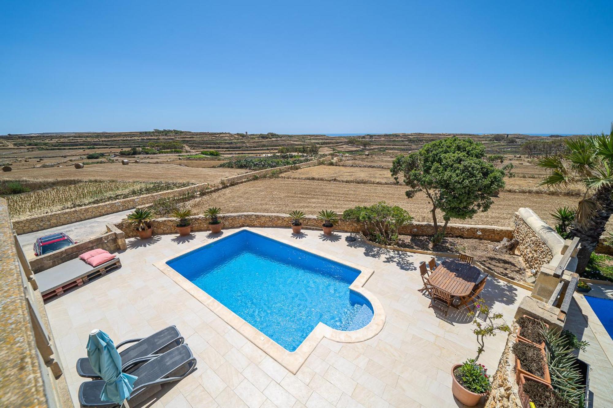 Lonza Gharb Farmhouse Luaran gambar