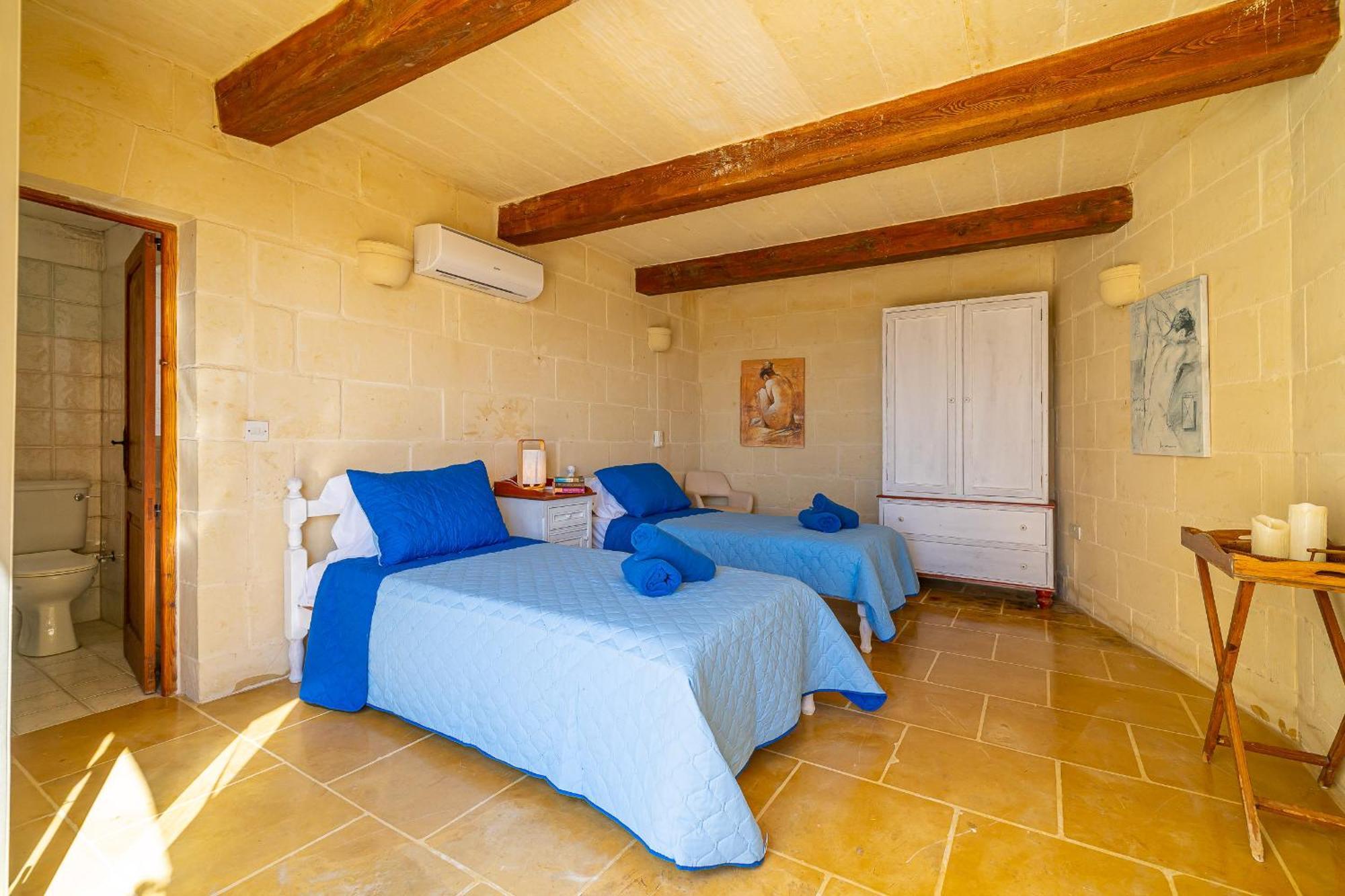 Lonza Gharb Farmhouse Luaran gambar