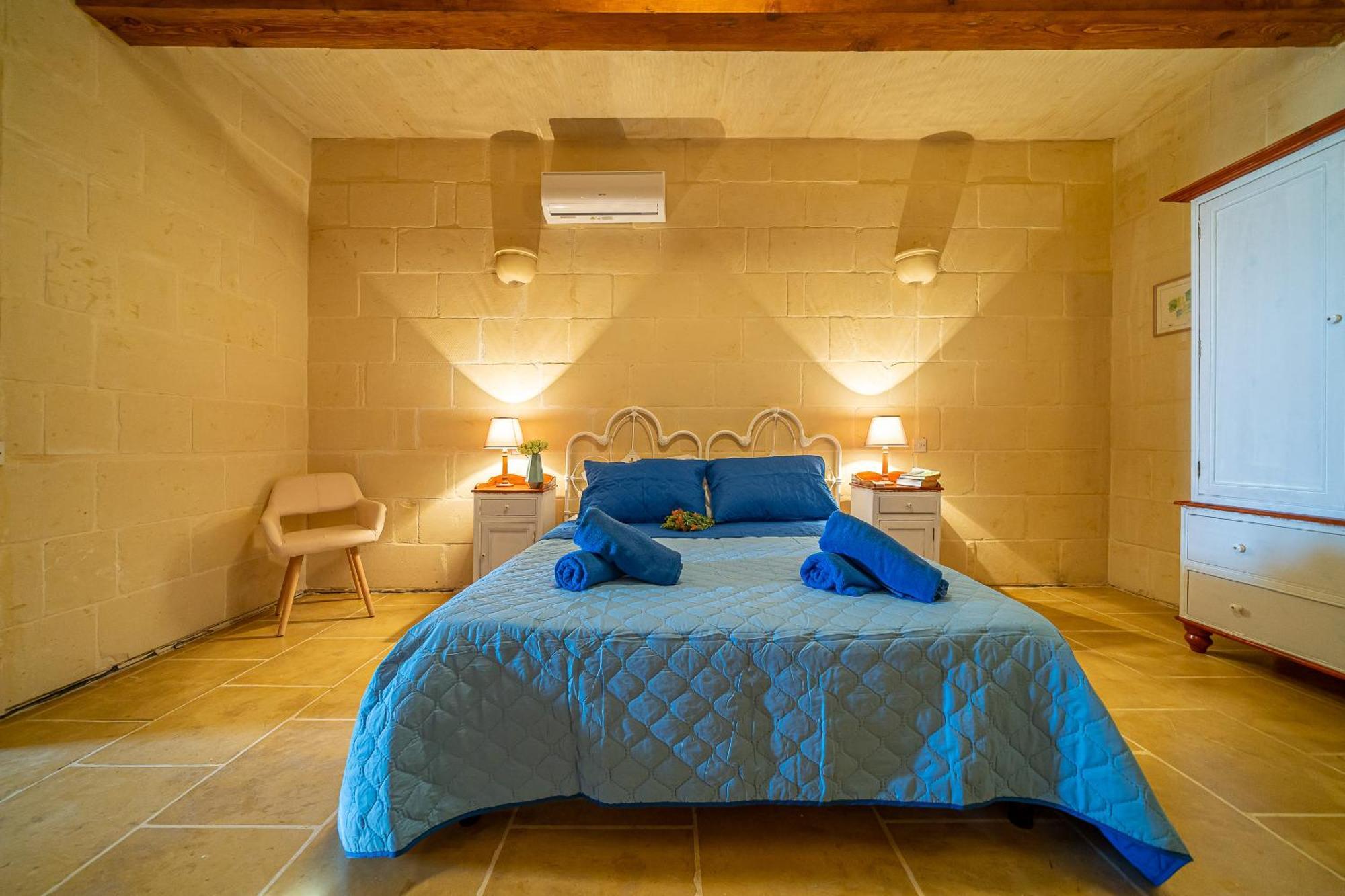 Lonza Gharb Farmhouse Luaran gambar