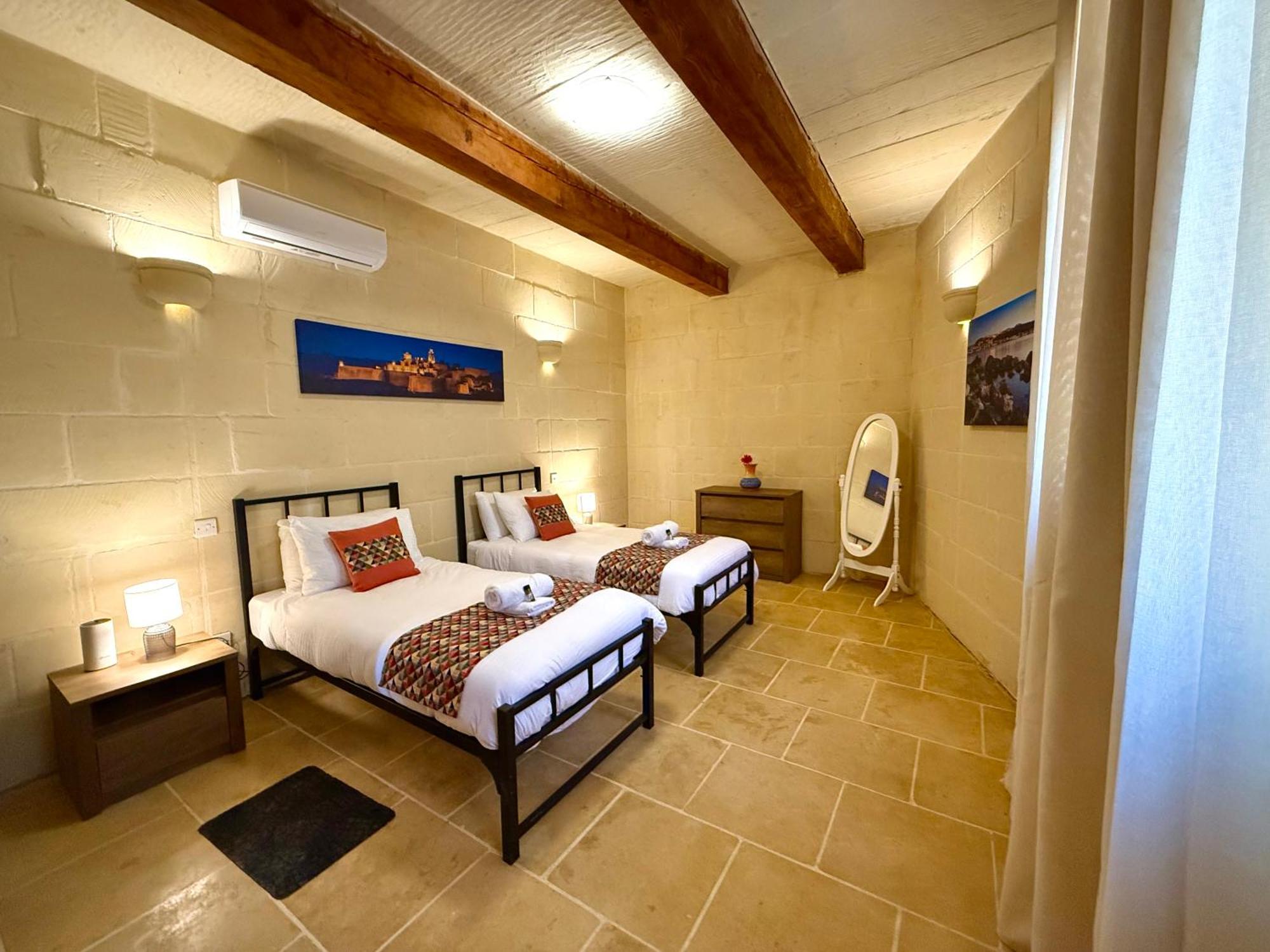 Lonza Gharb Farmhouse Luaran gambar