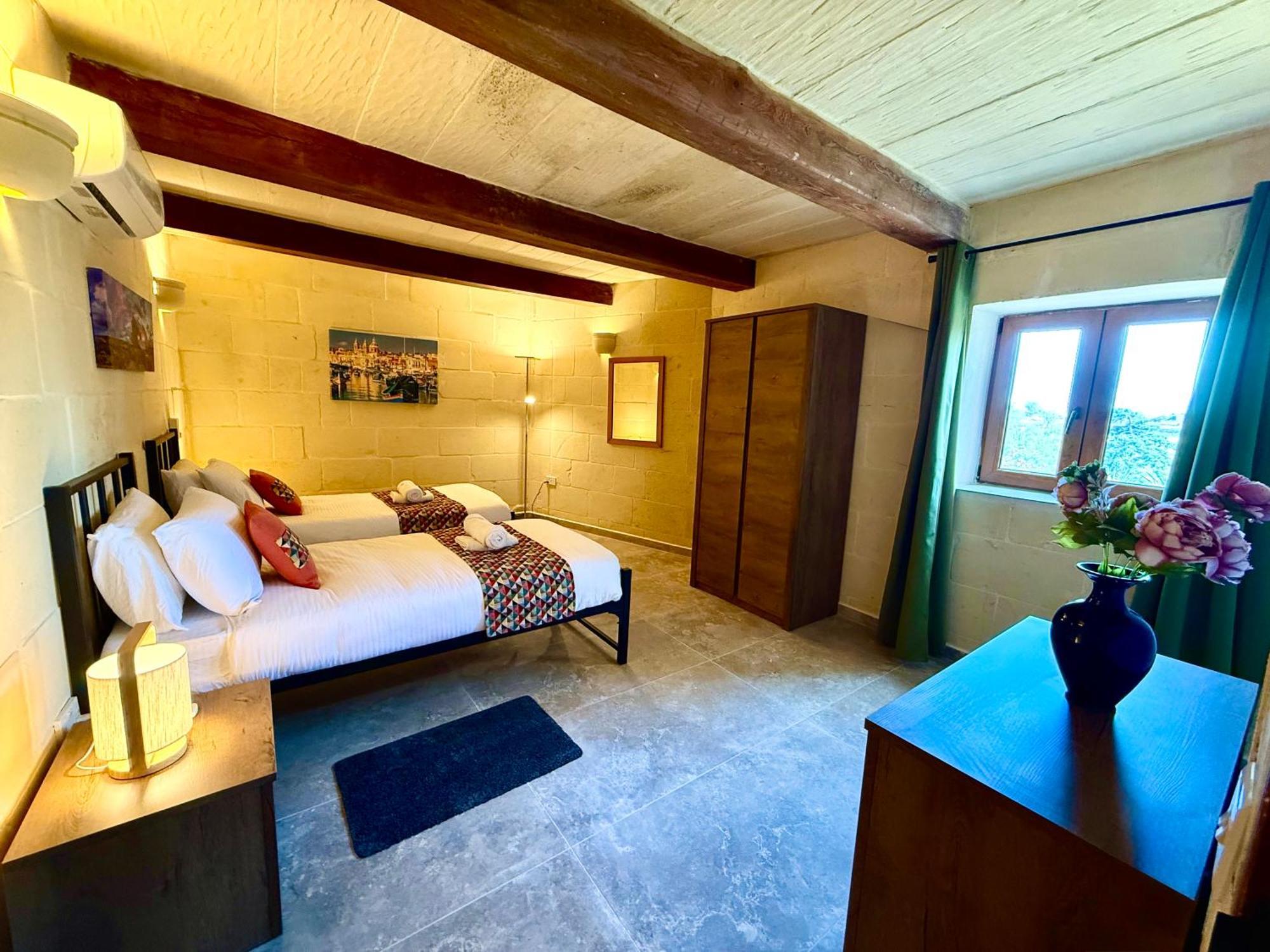 Lonza Gharb Farmhouse Luaran gambar