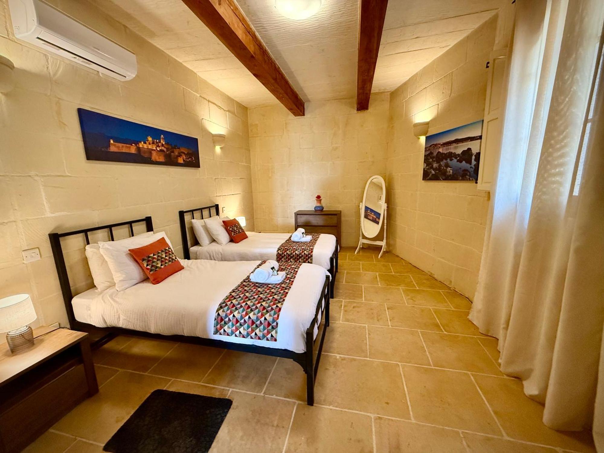 Lonza Gharb Farmhouse Luaran gambar
