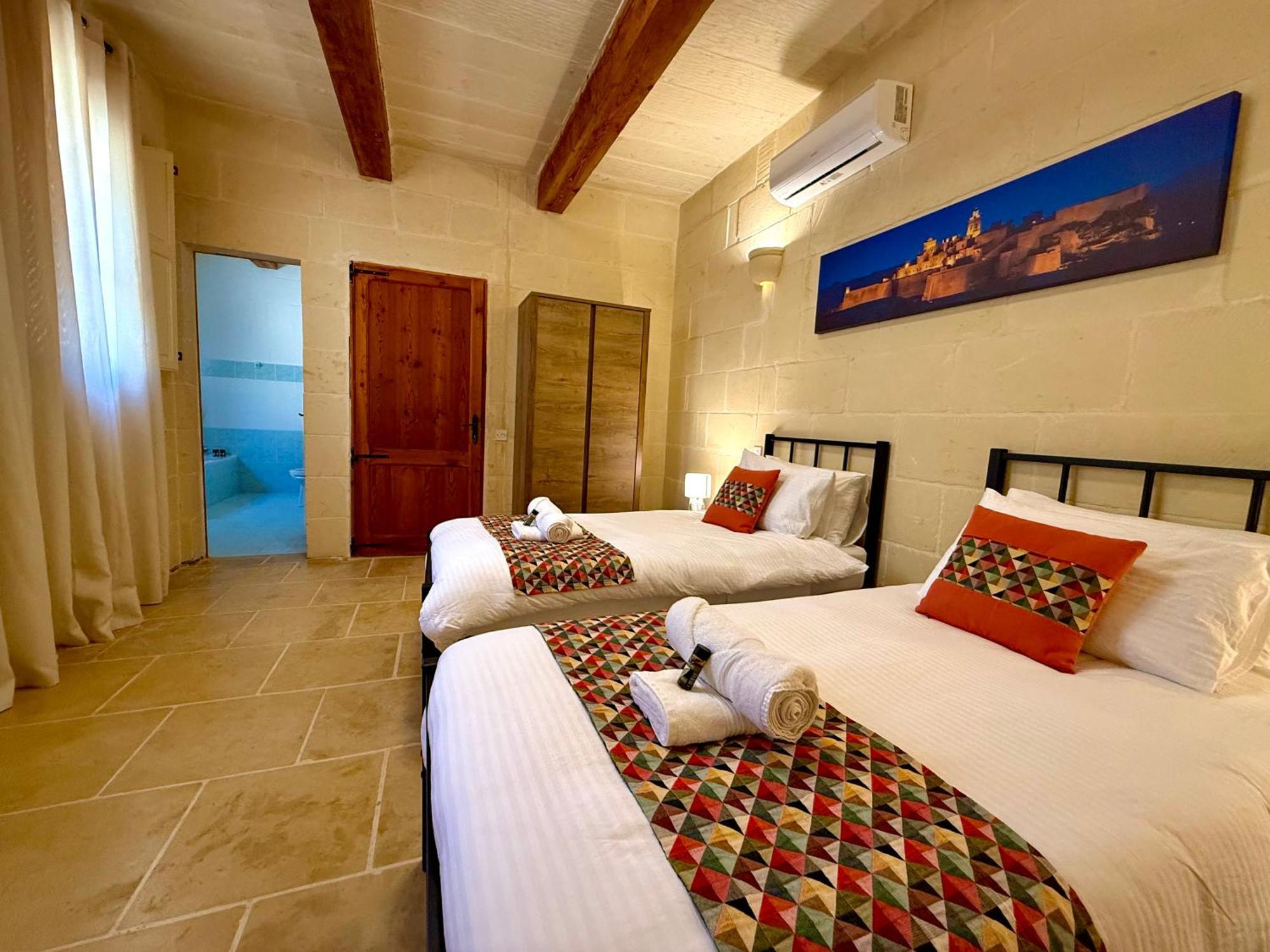 Lonza Gharb Farmhouse Luaran gambar