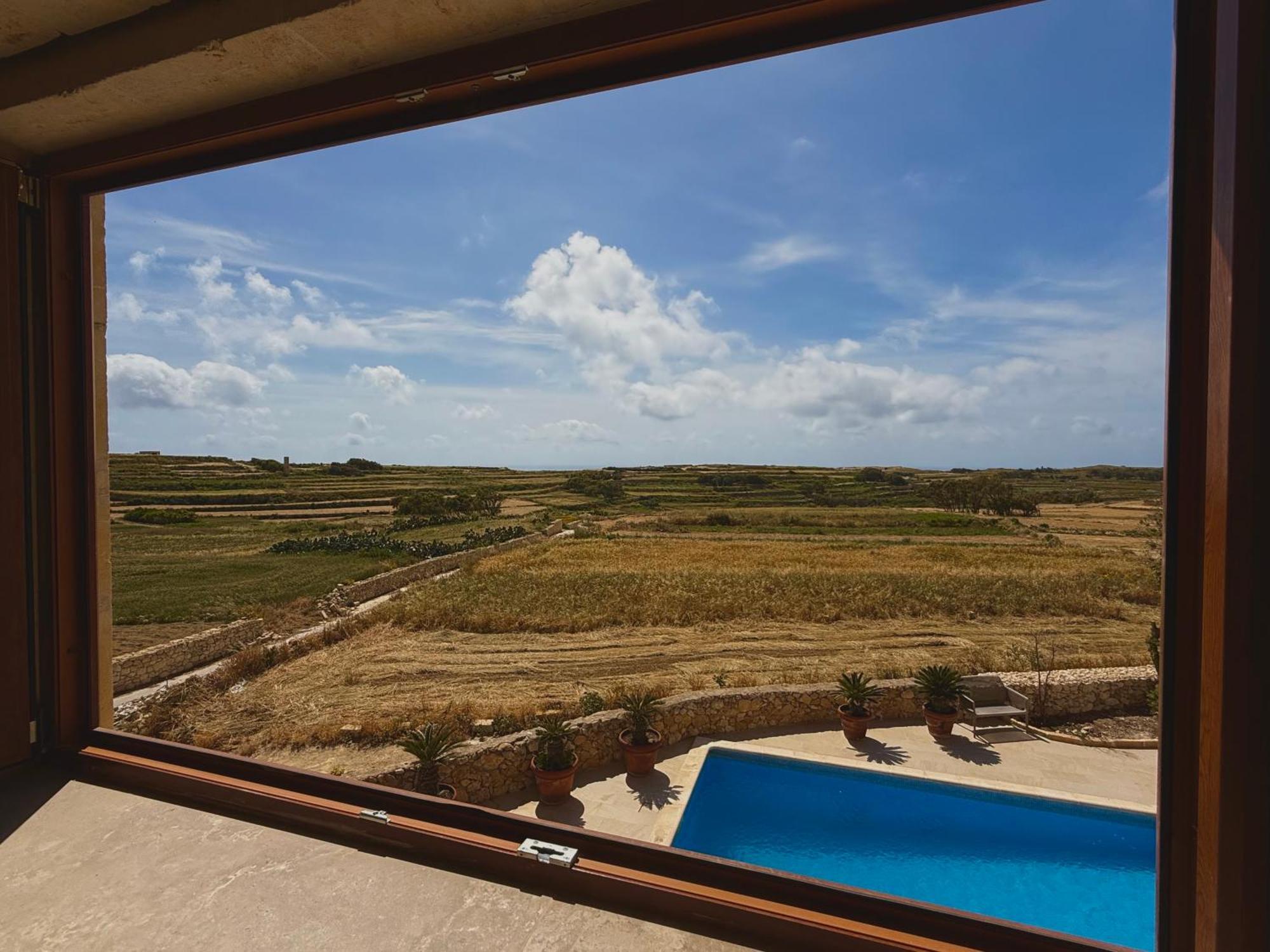 Lonza Gharb Farmhouse Luaran gambar