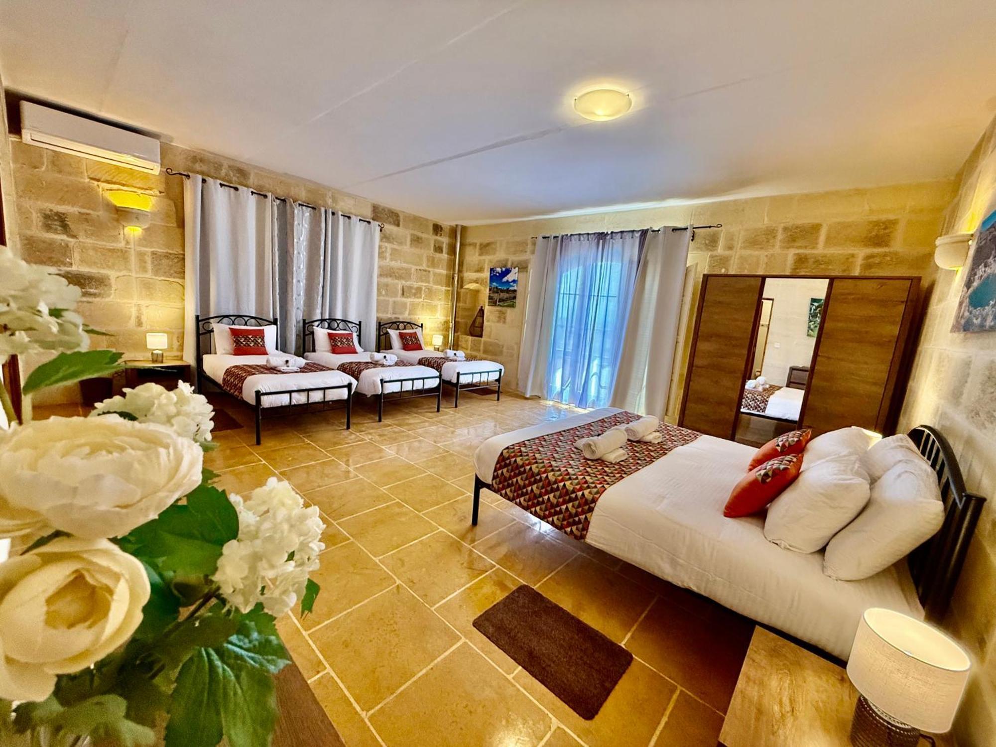 Lonza Gharb Farmhouse Luaran gambar