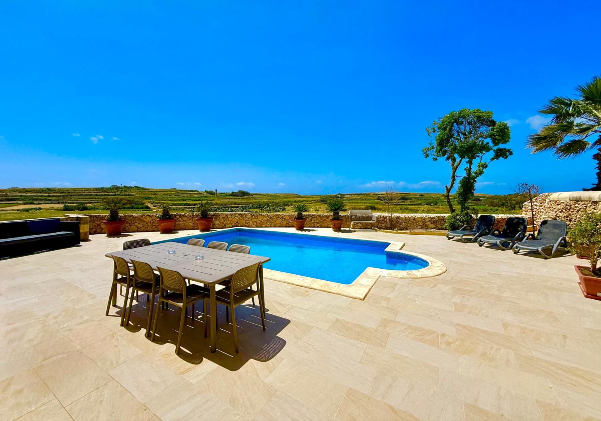 Lonza Gharb Farmhouse Luaran gambar